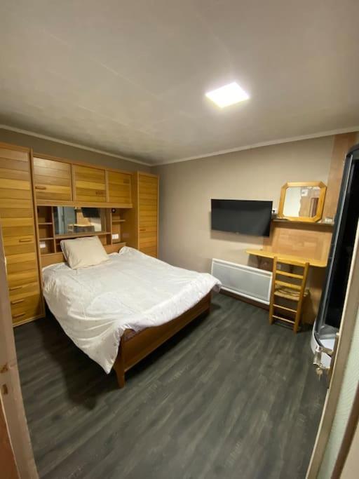 Studio St Florentin 2 Saint Florentin Bagian luar foto